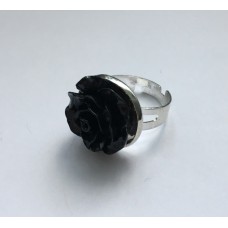 Ring de luxe zilverkleur met zwarte roos